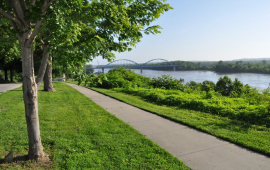 photo of the bridge over the Missouri River at Leavenworth